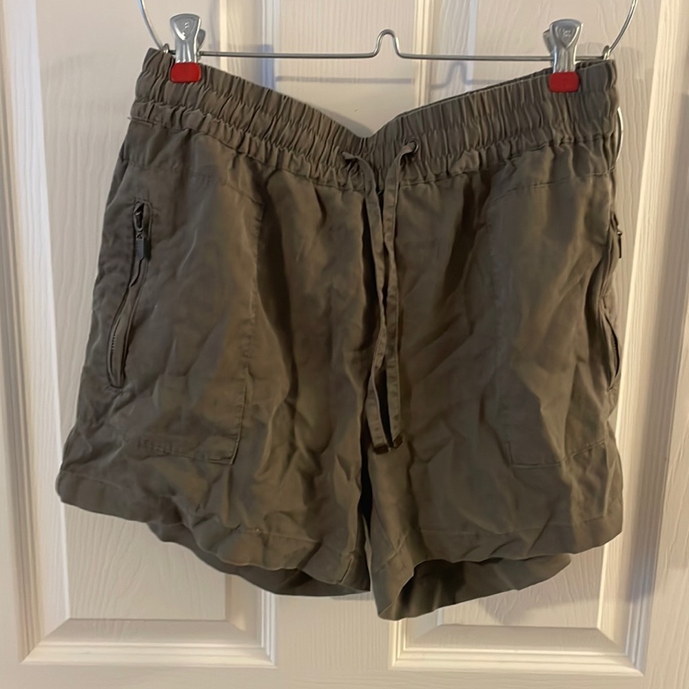 Grey Sage Max shorts size small